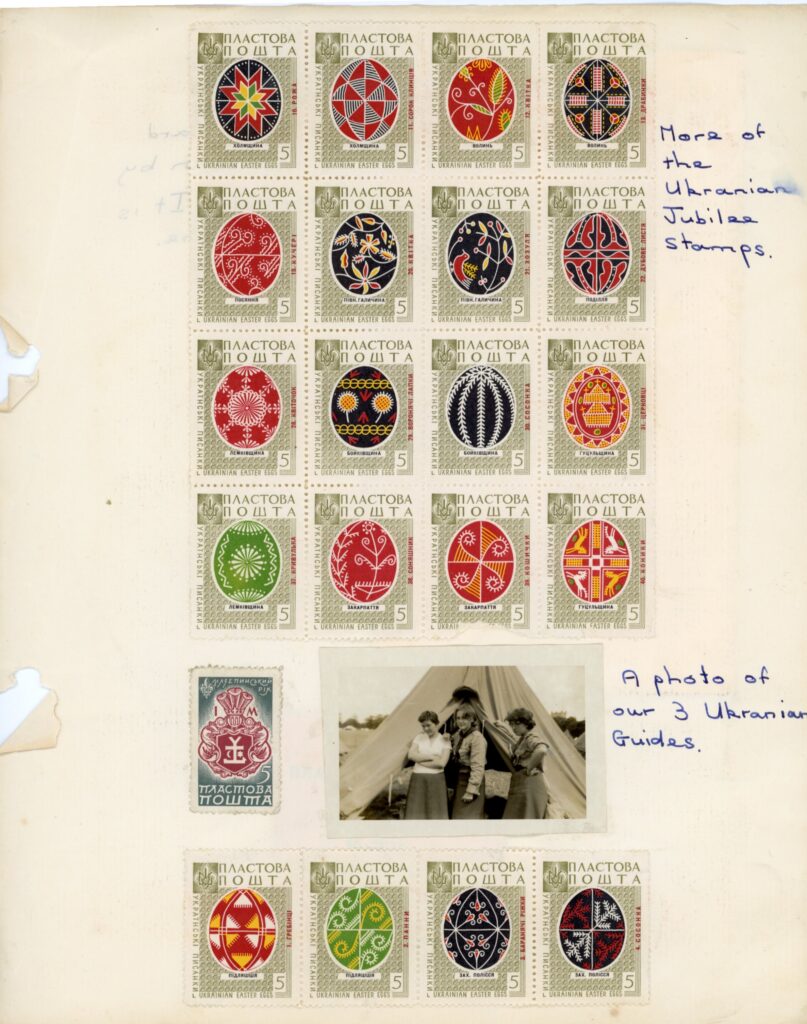 Dwy dudalen o stampiau Wcreineg lliwgar