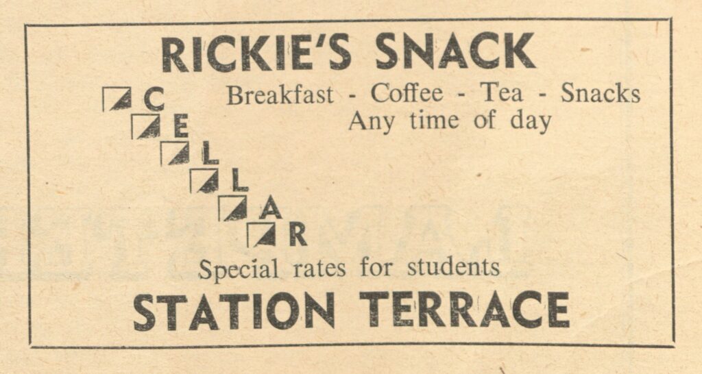 Cylchgrawn Coleg Dewi Sant hysbyseb i 'Rickie's Snack Shack' (1960au), eitem o Lyfrgell ac Archifau Roderic Bowen, Y Drindod Dewi Sant